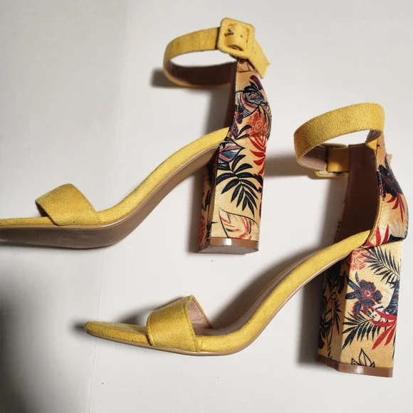 Cache Cache Yellow Block Heel, Open Toe, Ankle Strap, Suede Sandals Size 8.5 - Picture 2 of 16